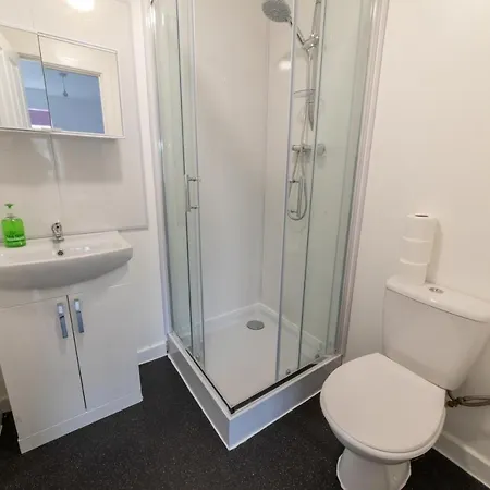 Contractor-Ready House - Bright, Spacious, And Free Wifi Included! Luton  Esterno foto