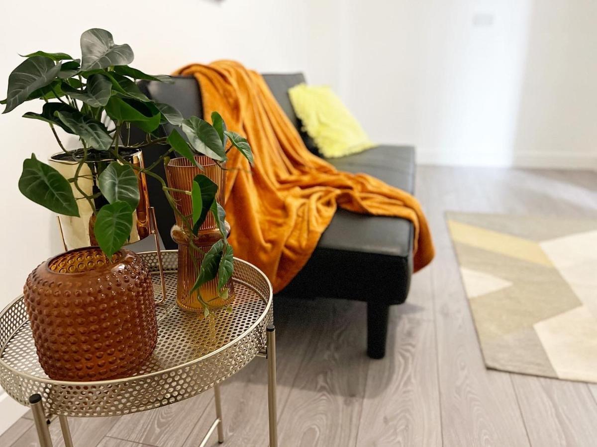 Contractor-Ready House - Bright, Spacious, And Free Wifi Included! Apartment *