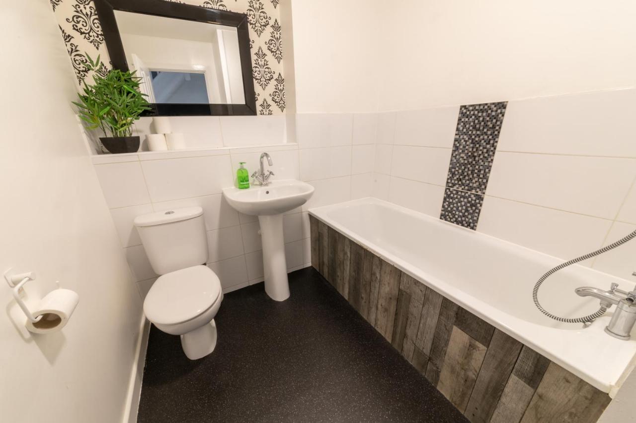 Contractor-Ready House - Bright, Spacious, And Free Wifi Included! * Luton (Bedfordshire)