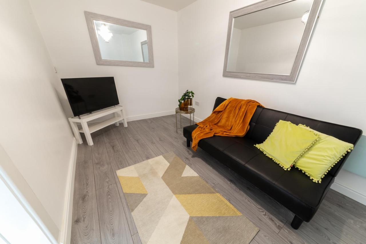 Contractor-Ready House - Bright, Spacious, And Free Wifi Included! * Luton (Bedfordshire)