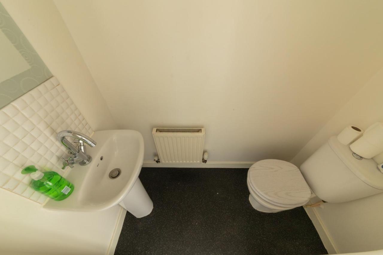 Apartment Contractor-Ready House - Bright, Spacious, And Free Wifi Included!