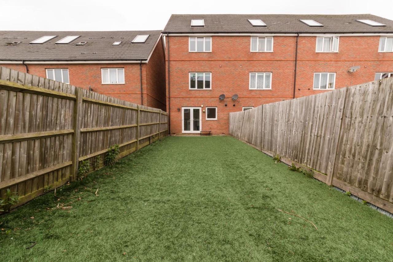 Contractor-Ready House - Bright, Spacious, And Free Wifi Included! Apartment *