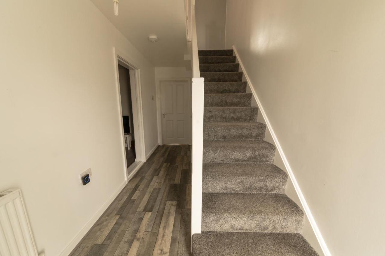 Contractor-Ready House - Bright, Spacious, And Free Wifi Included! Apartment